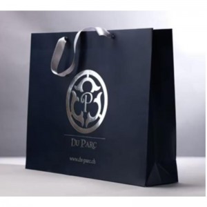 Logotipo de marca personalizado Luxury Black Paper Apparel Packaging Gift Shopping Bagpbag